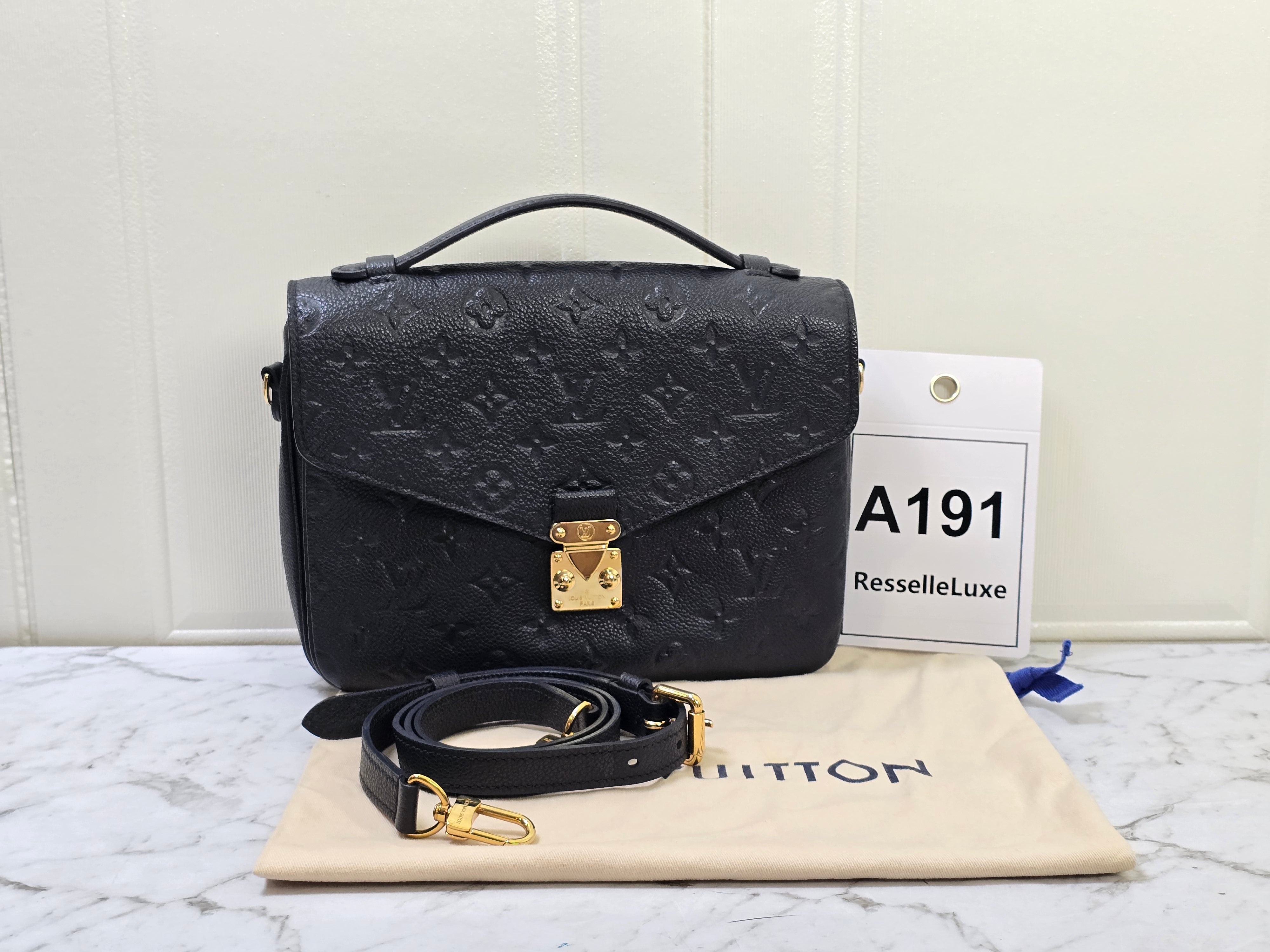 Louis Vuitton Pochette Métis Black