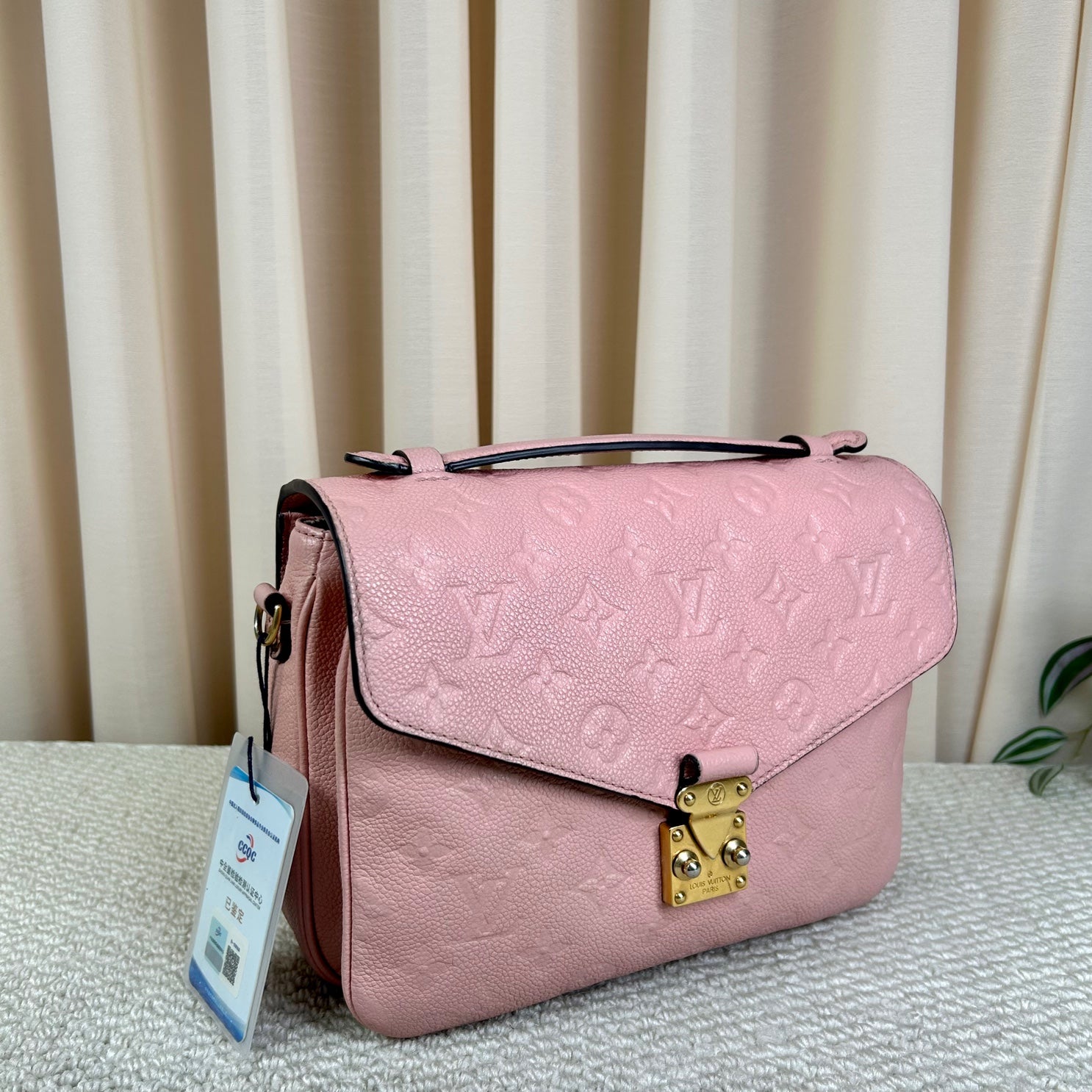 Louis Vuitton Pochette Métis Pink