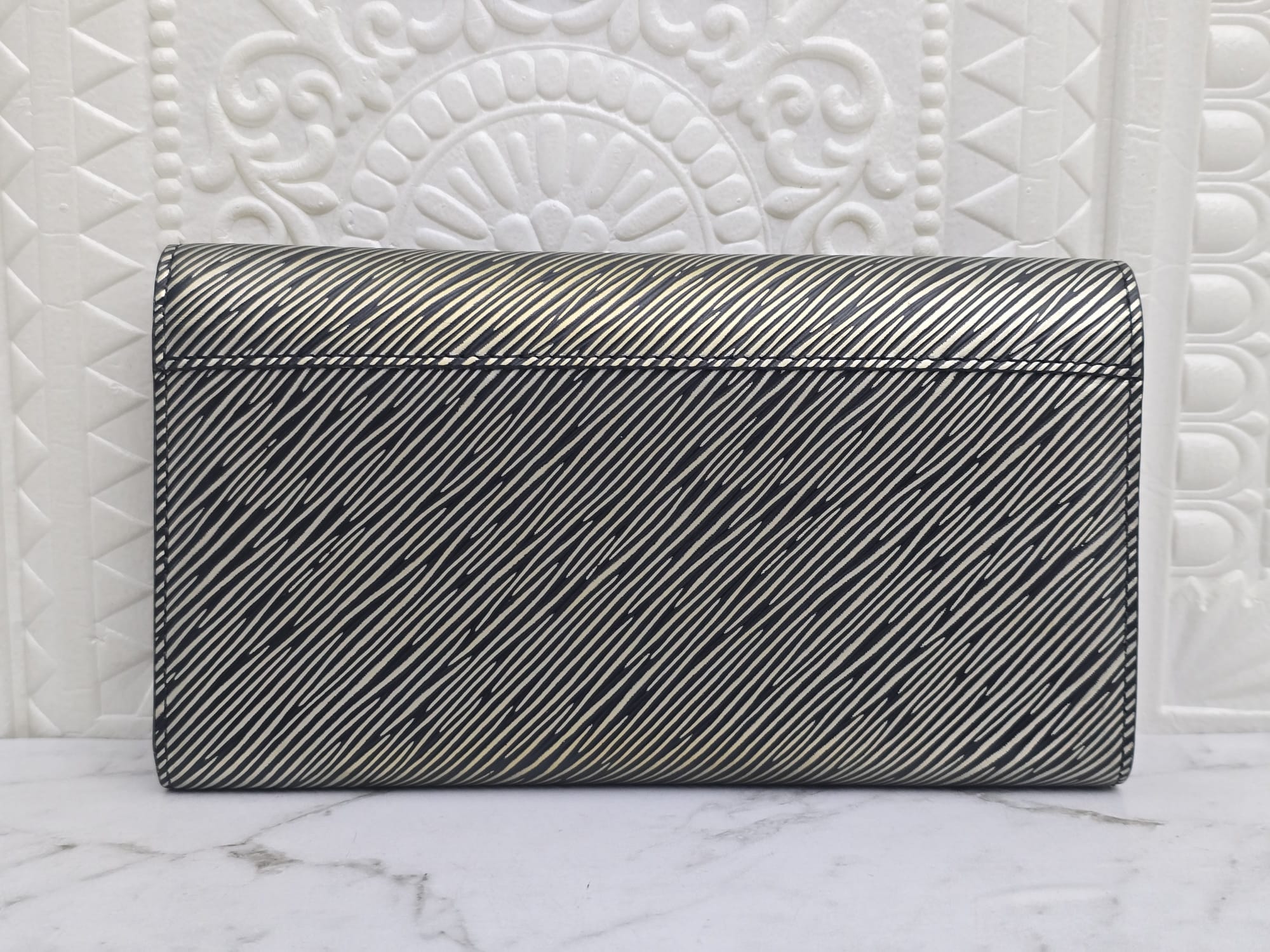 Louis Vuitton Twist Wallet Black & Gold