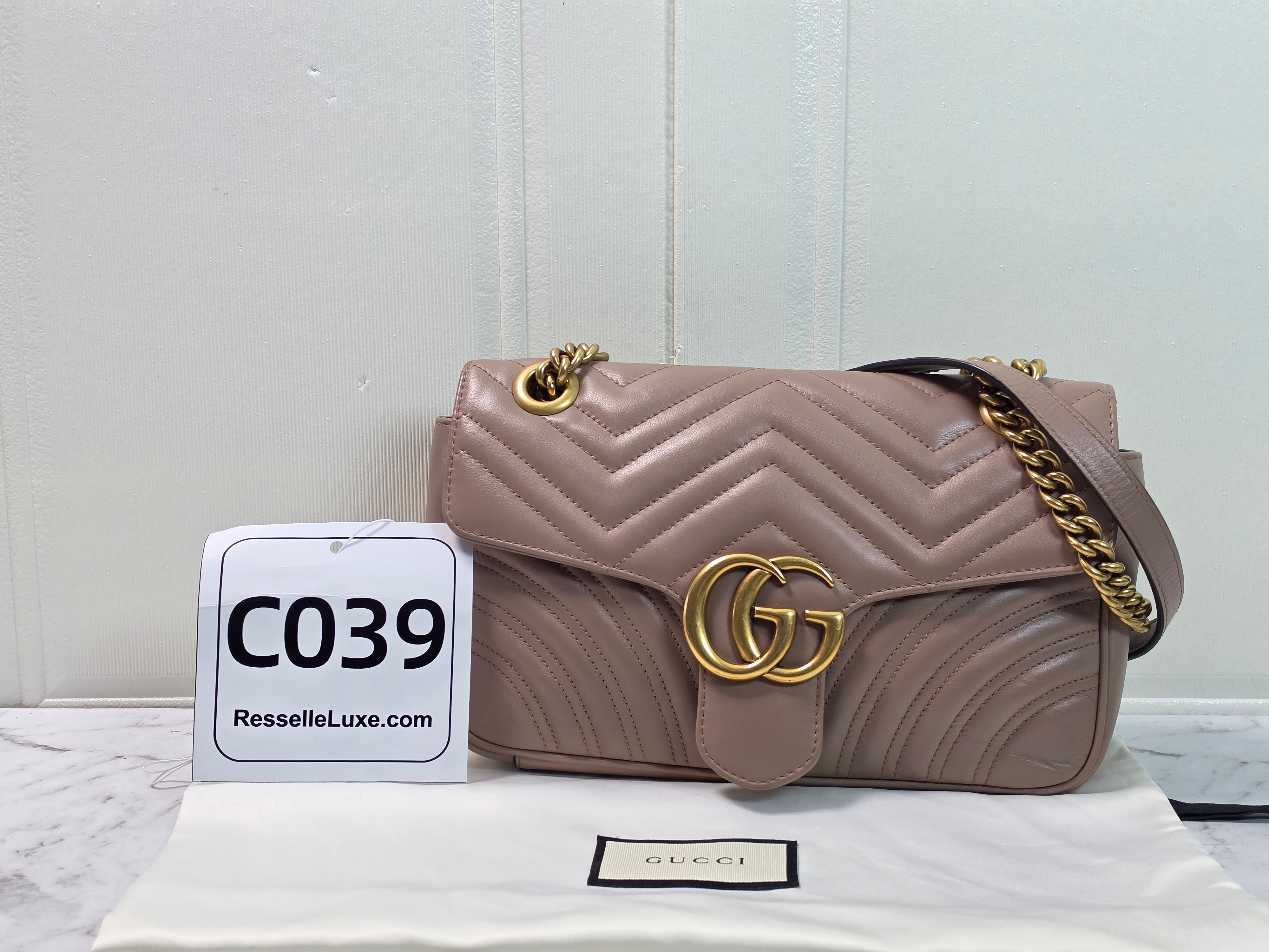 Gucci GG Marmont Medium 26cm Flap Crossbody Bag