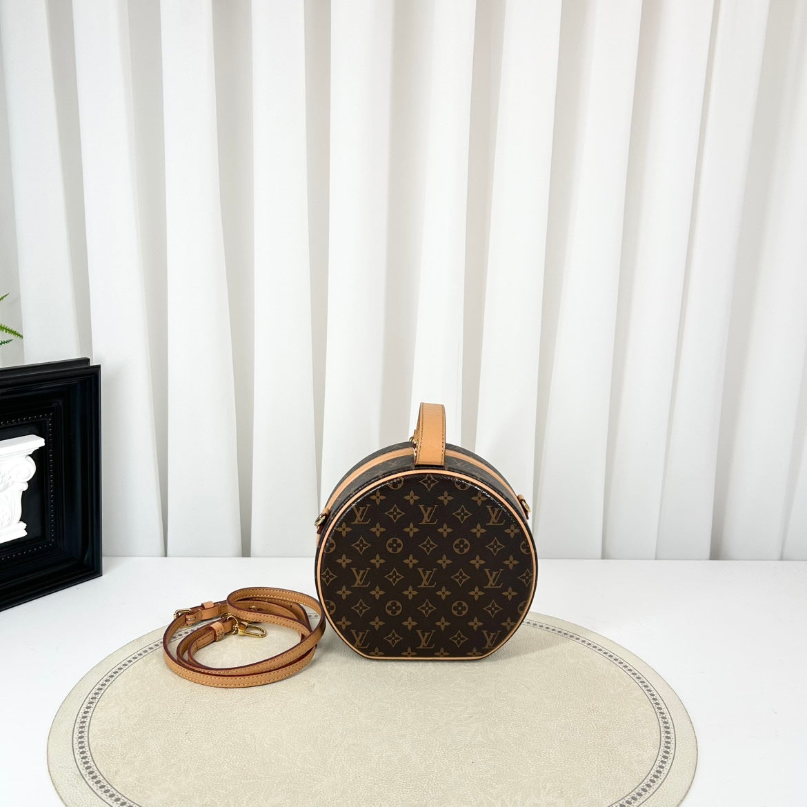 Louis Vuitton Chapeau Mini Round
