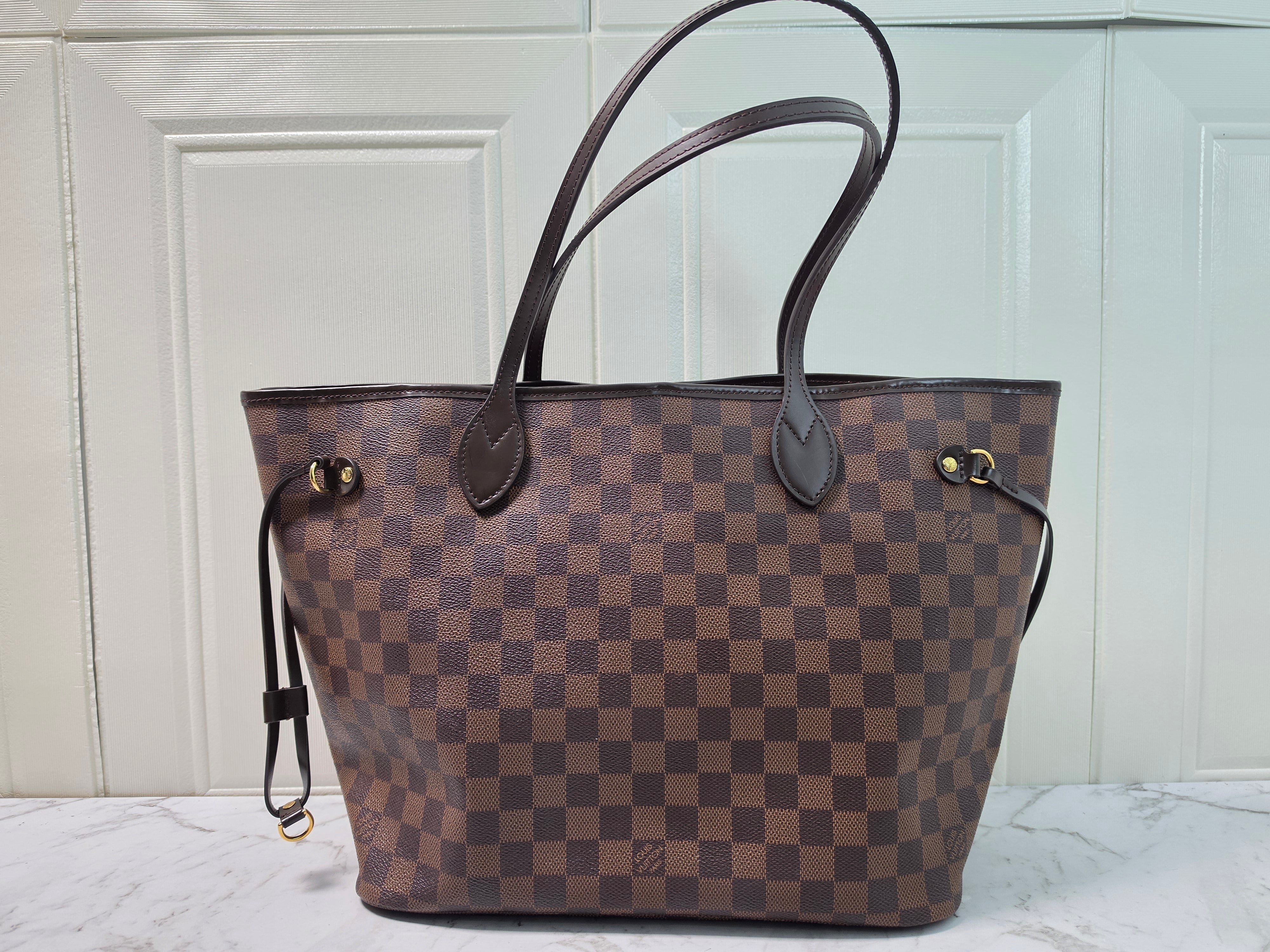 Louis Vuitton Neverfull MM Tote Bag