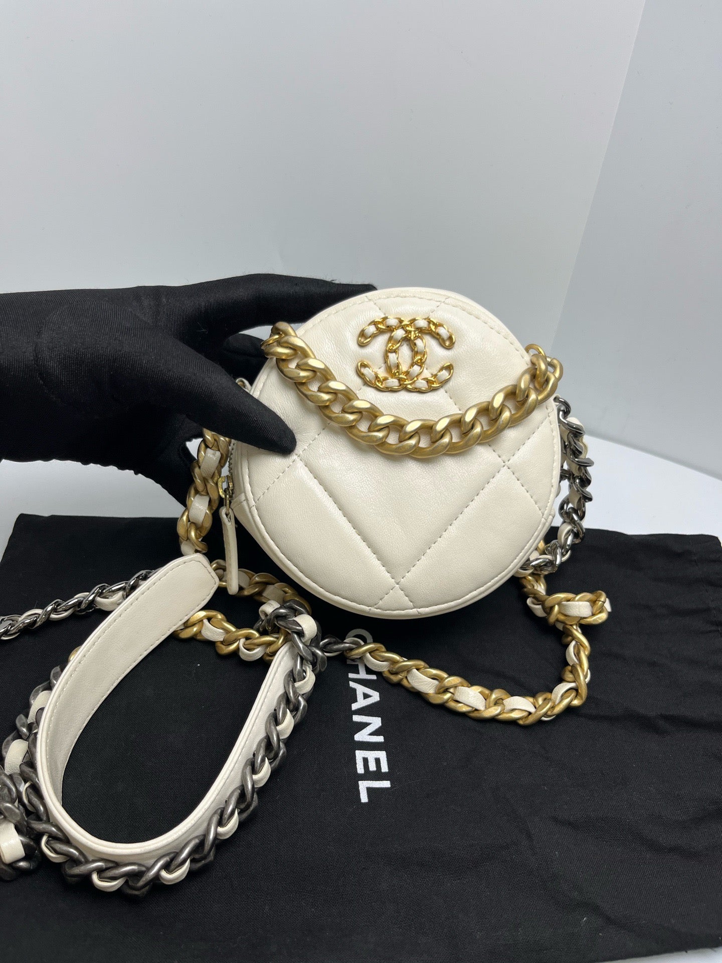 Chanel 19 Round Clutch With Chain White