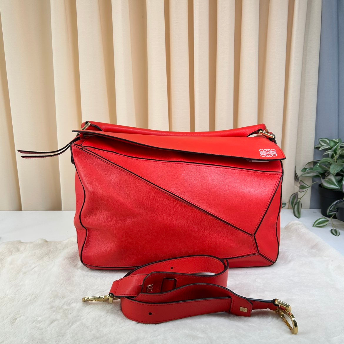 Loewe Puzzle Red Large