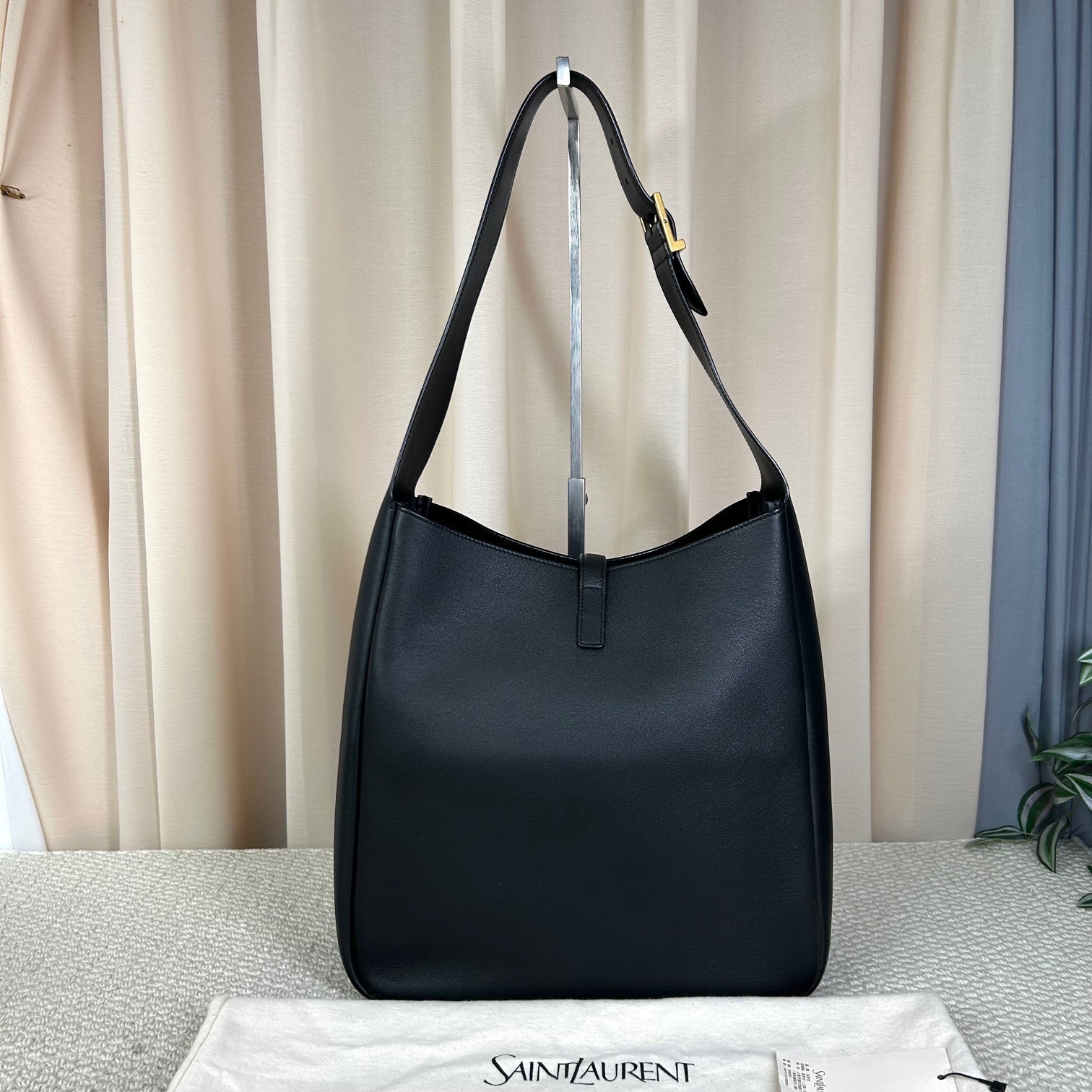 Saint Laurent Le 5 à 7 Hobo Bag