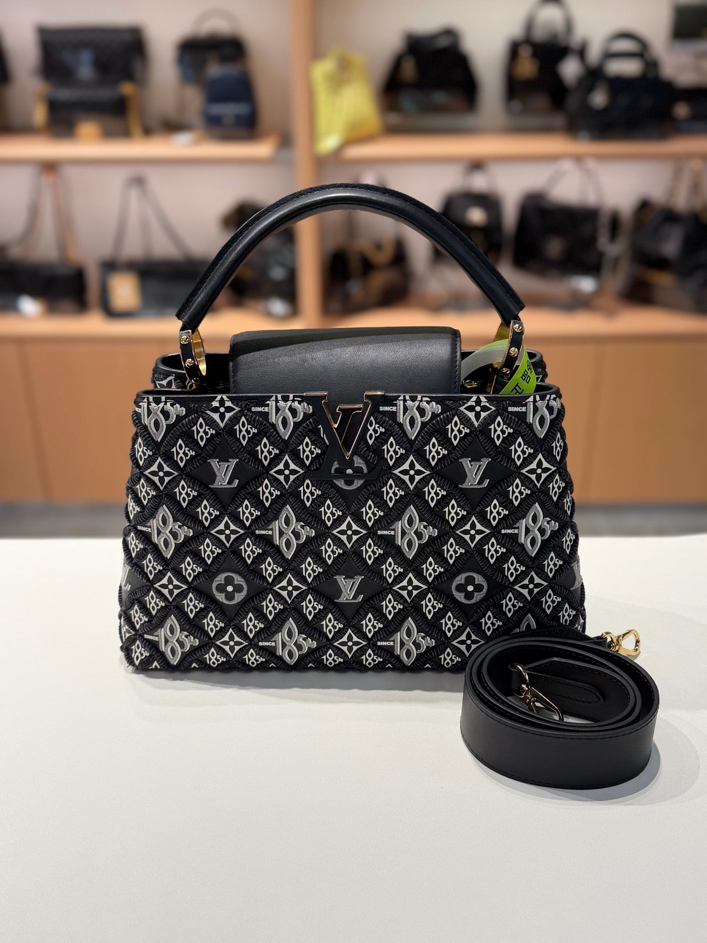 Louis Vuitton Capucines MM 1854