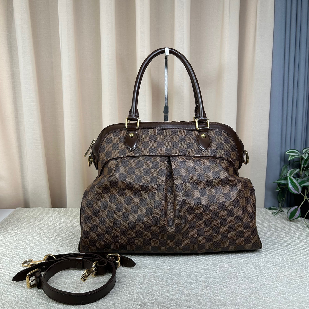 LOUIS VUITTON Trevi Brown Damier Bag Gold Hardware 39cm