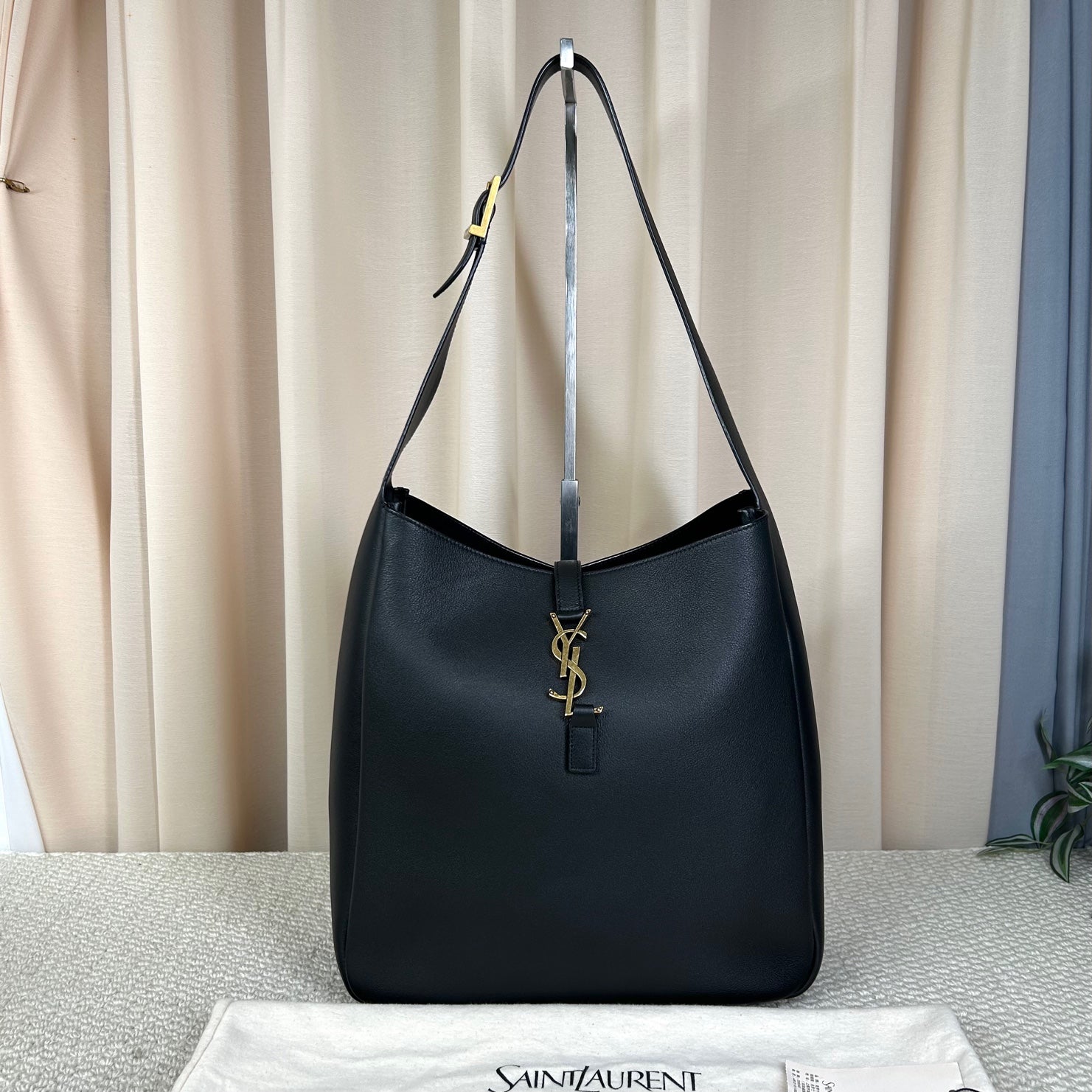 Saint Laurent Le 5 à 7 Hobo Bag