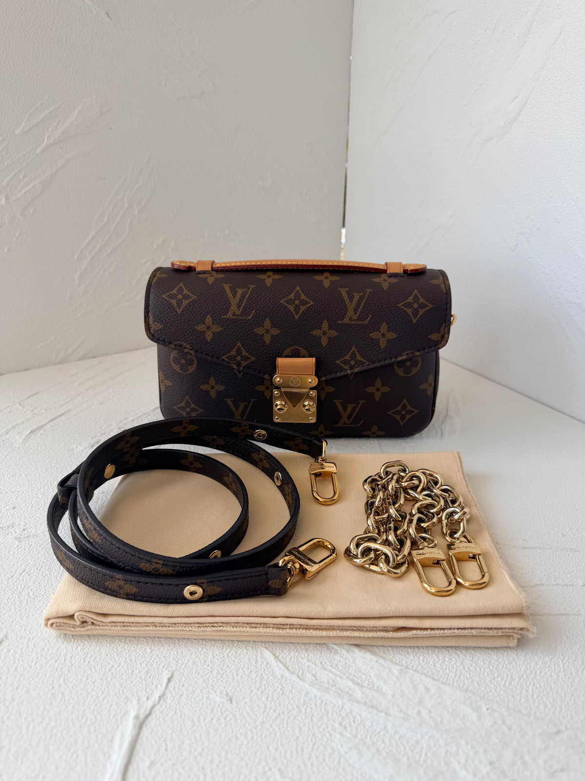 Louis Vuitton Pochette Métis East West
