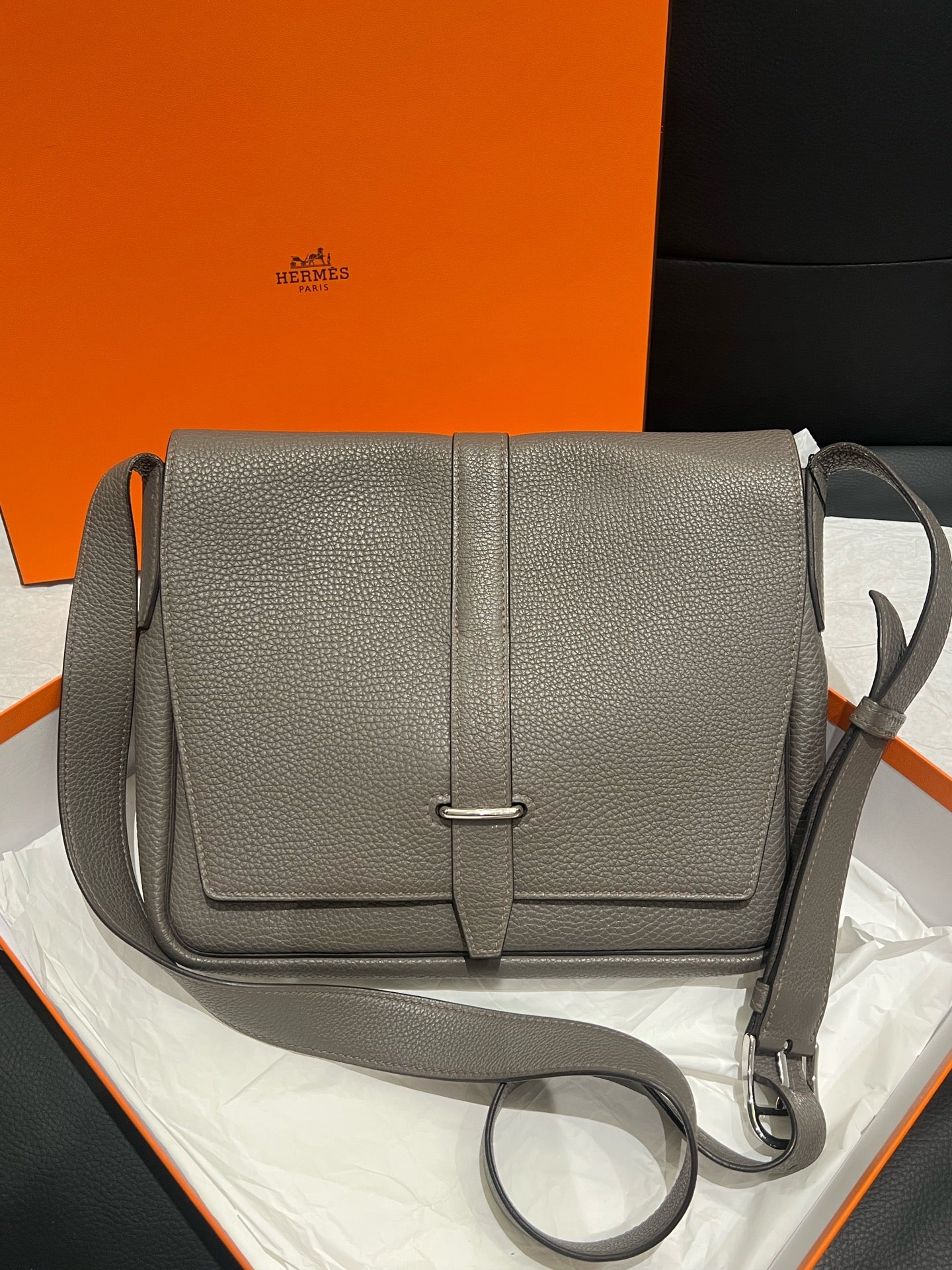 Hermès Steve Light