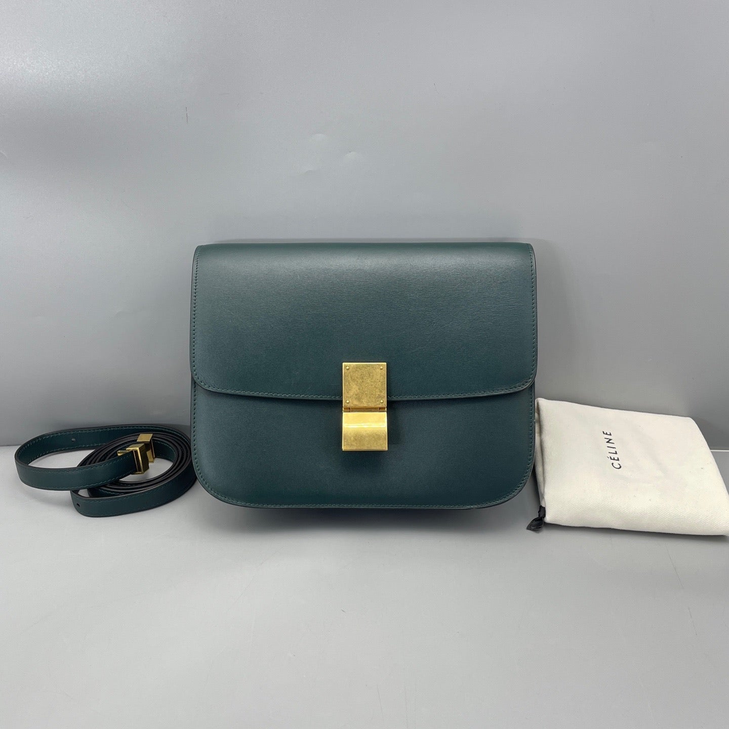 Celine box medium green