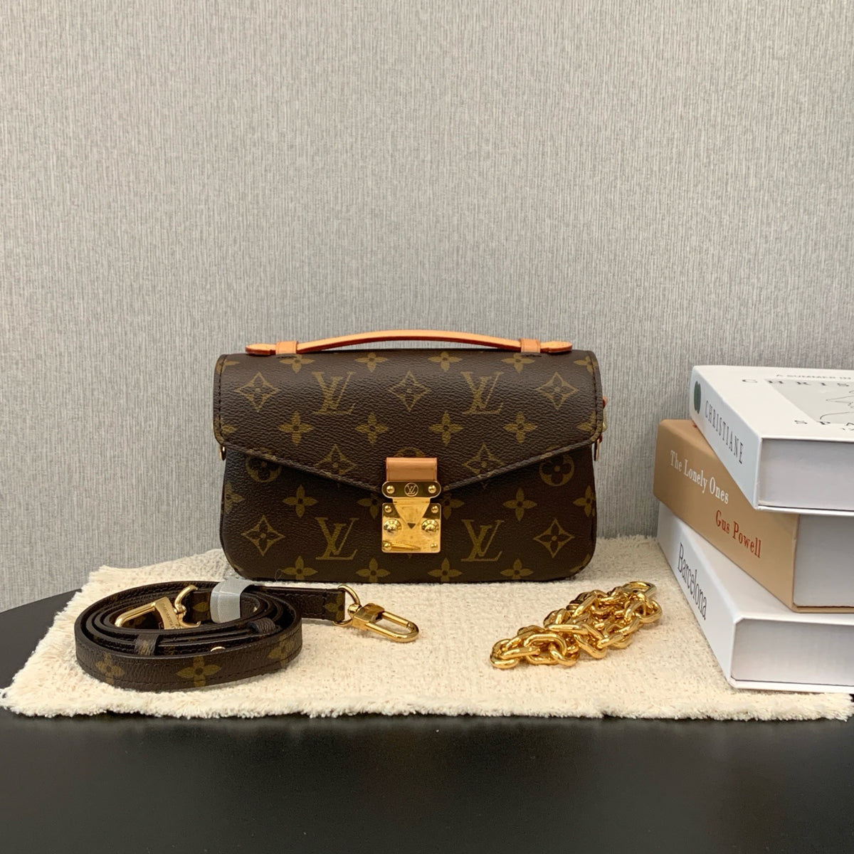 Louis Vuitton Pochette Métis East West