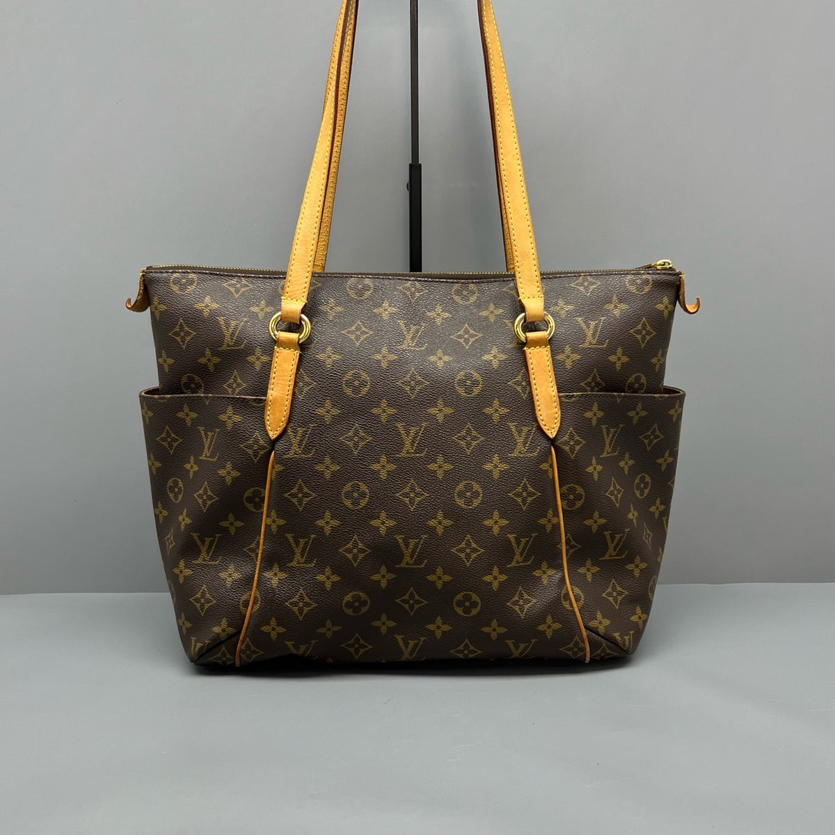 Louis Vuitton Totally MM 33cm
