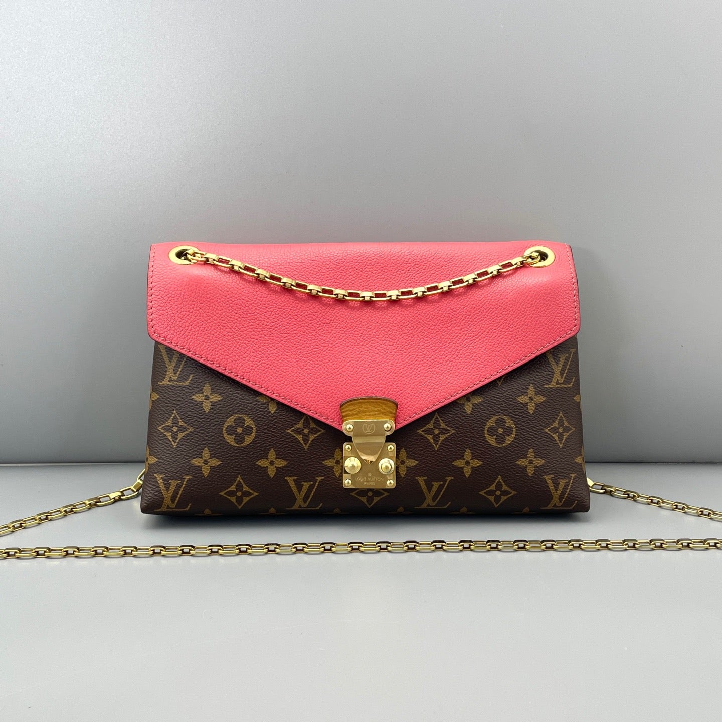 Louis Vuitton Pallas Chain Pink