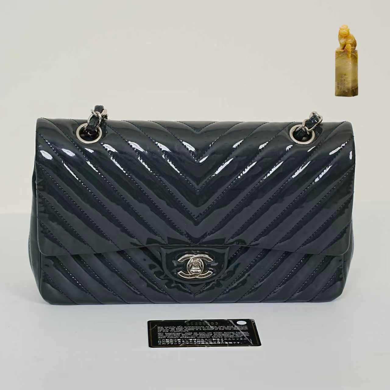 Chanel Medium Classic Flap Handbag in Gloss Navy