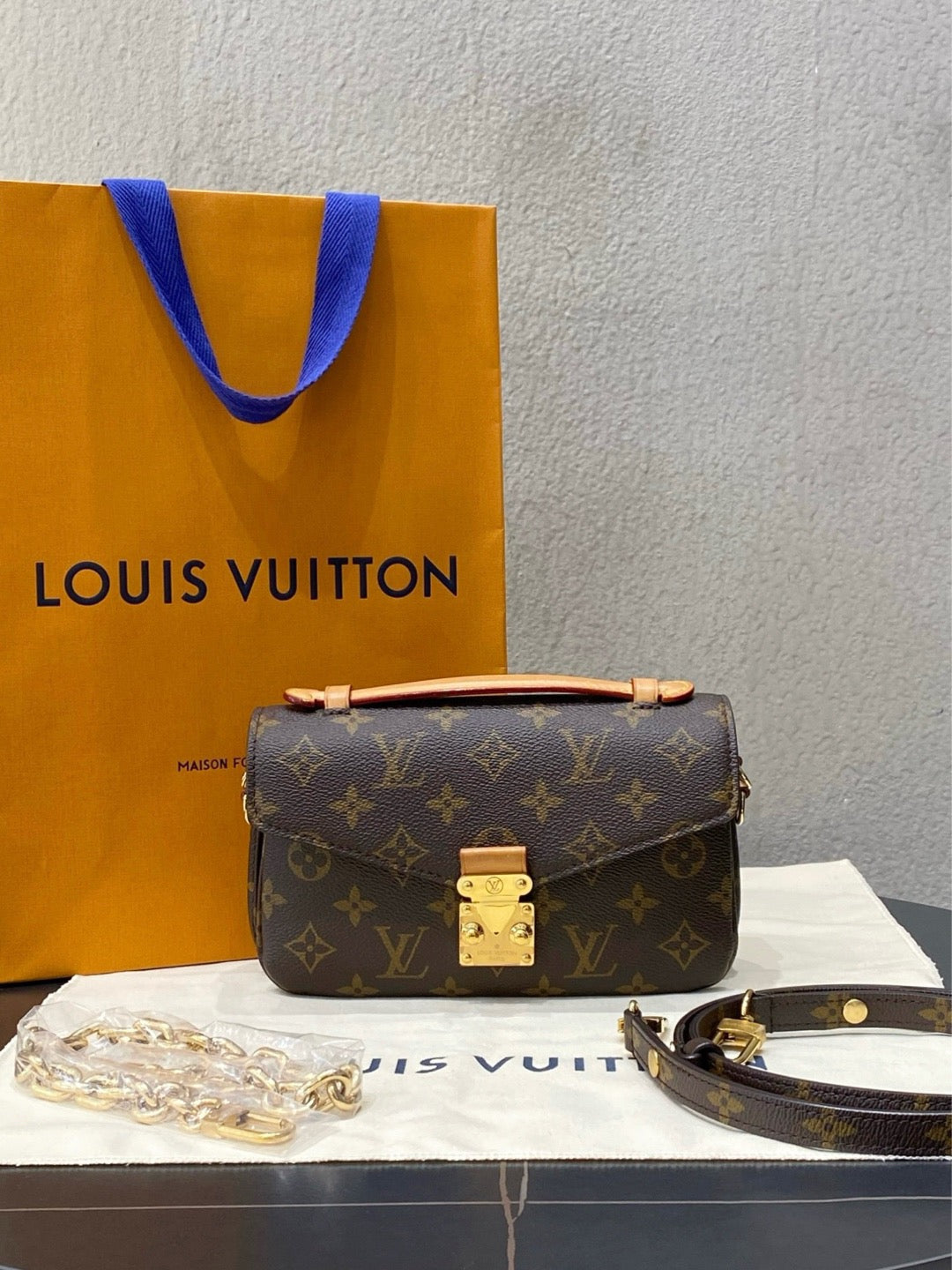Louis Vuitton Pochette Métis East‑West