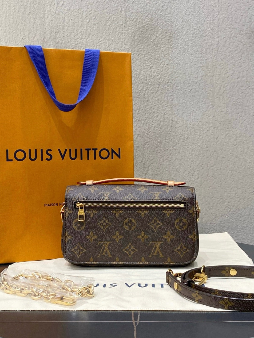 Louis Vuitton Pochette Métis East‑West