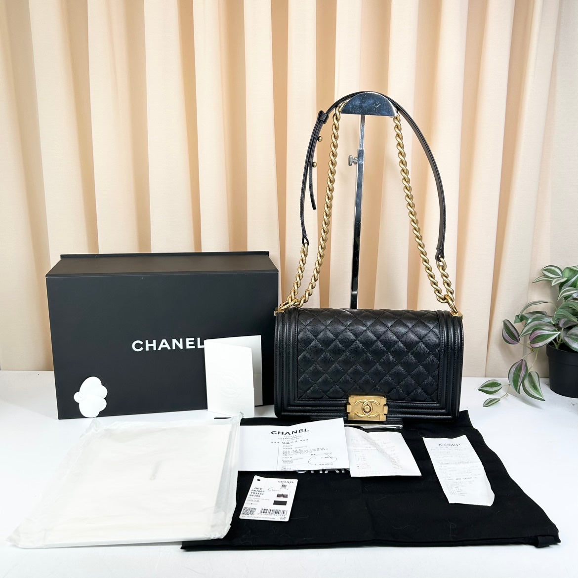 Chanel Le Boy Medium – Black Caviar / Aged Gold