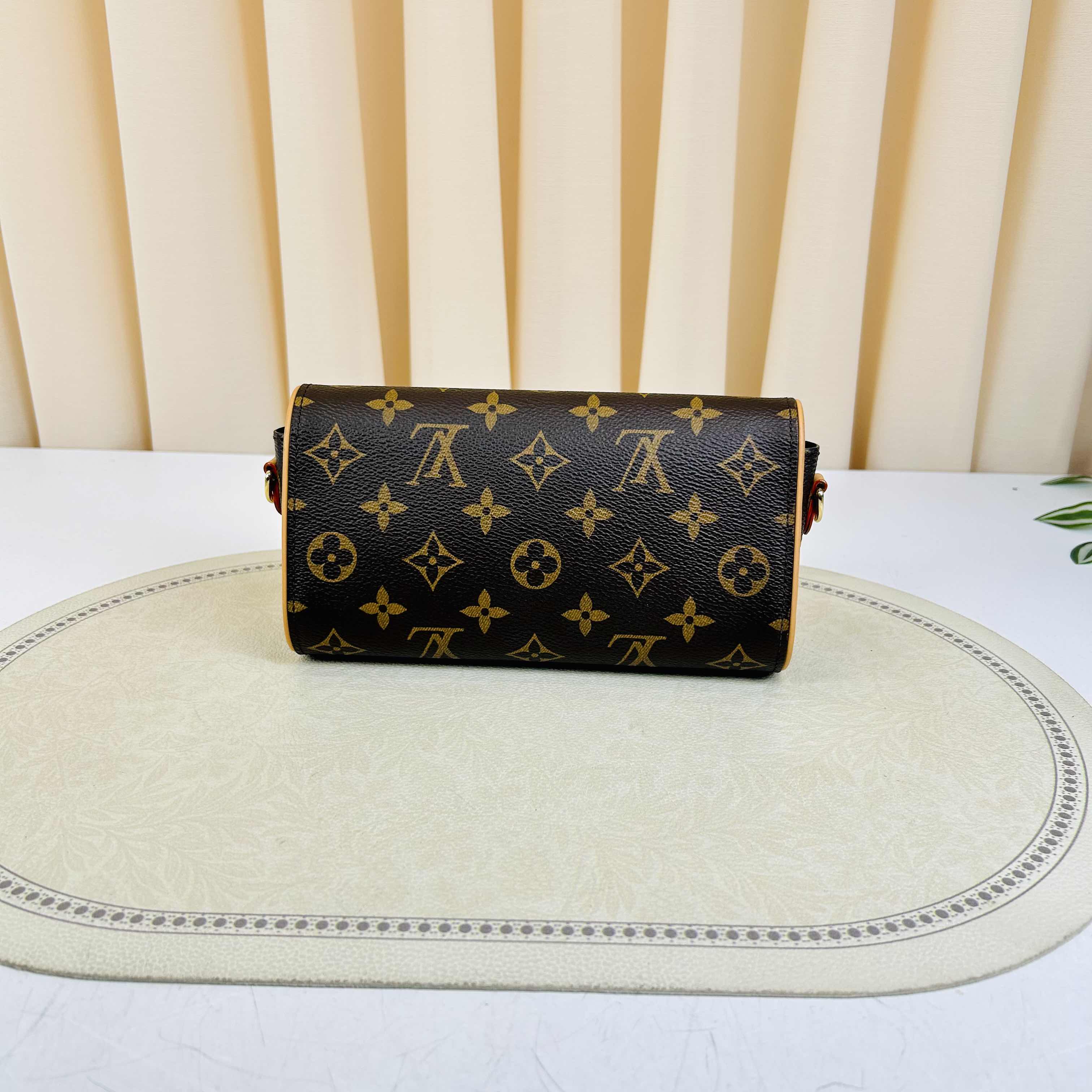 Louis Vuitton Pochette Camille