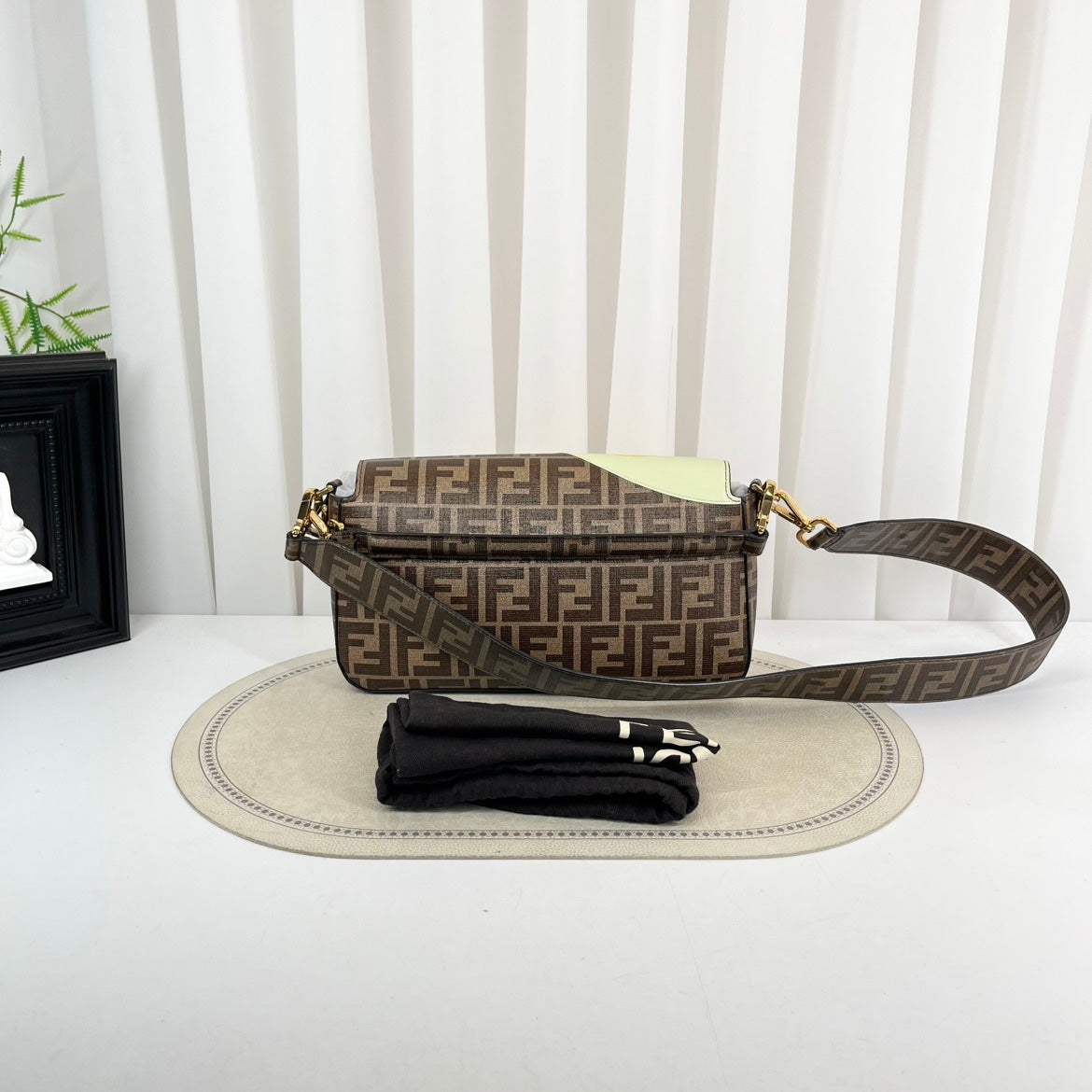 Fendi Baguette Artist Edition – 98% New – Canvas/Leather – Rare Limited Design