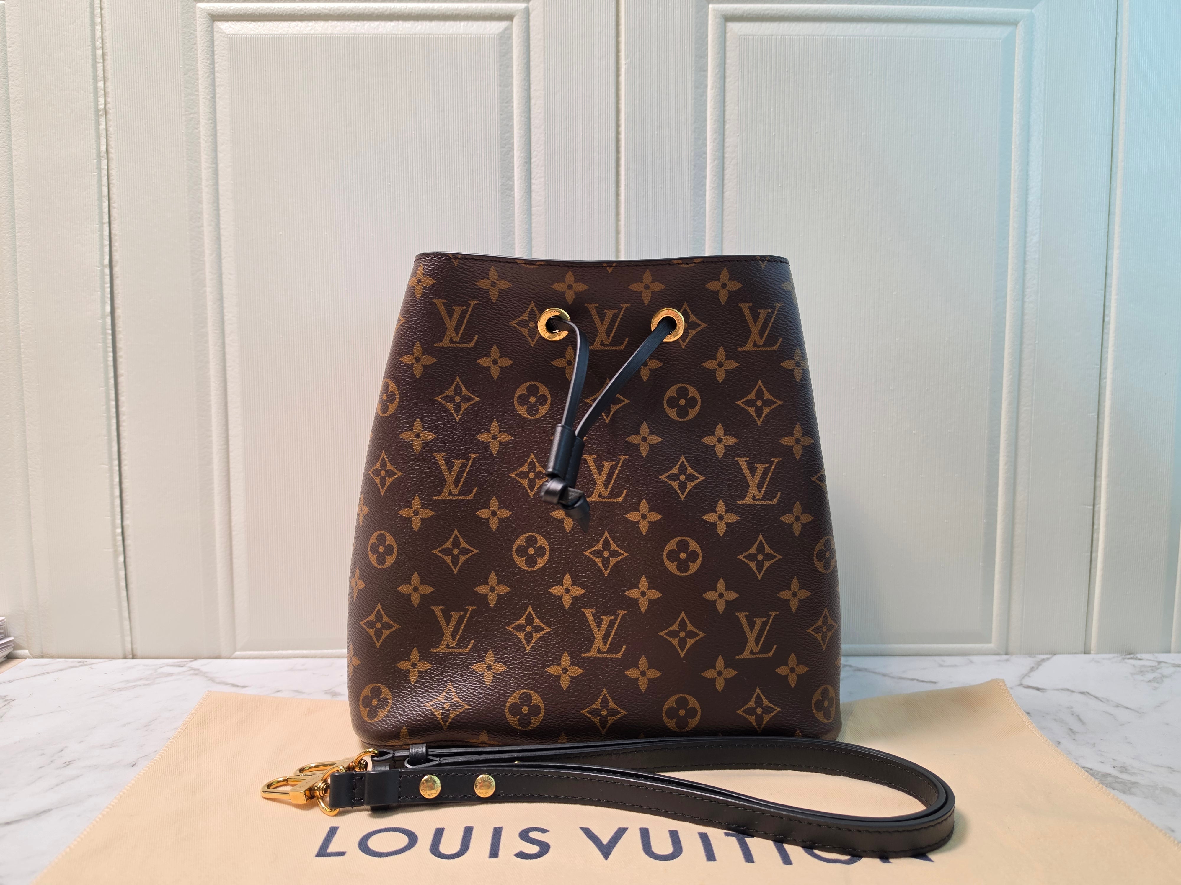 Louis Vuitton Néonoé MM Monogram Bucket Bag