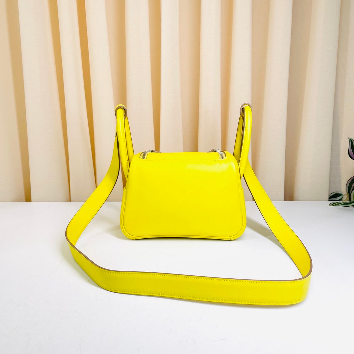 Hermès Mini Lindy 19 – Lime Yellow – Evercolor Leather Z Stamp