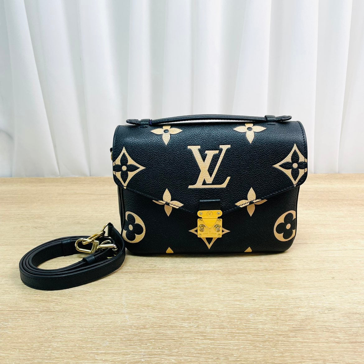 Louis Vuitton Pochette Métis