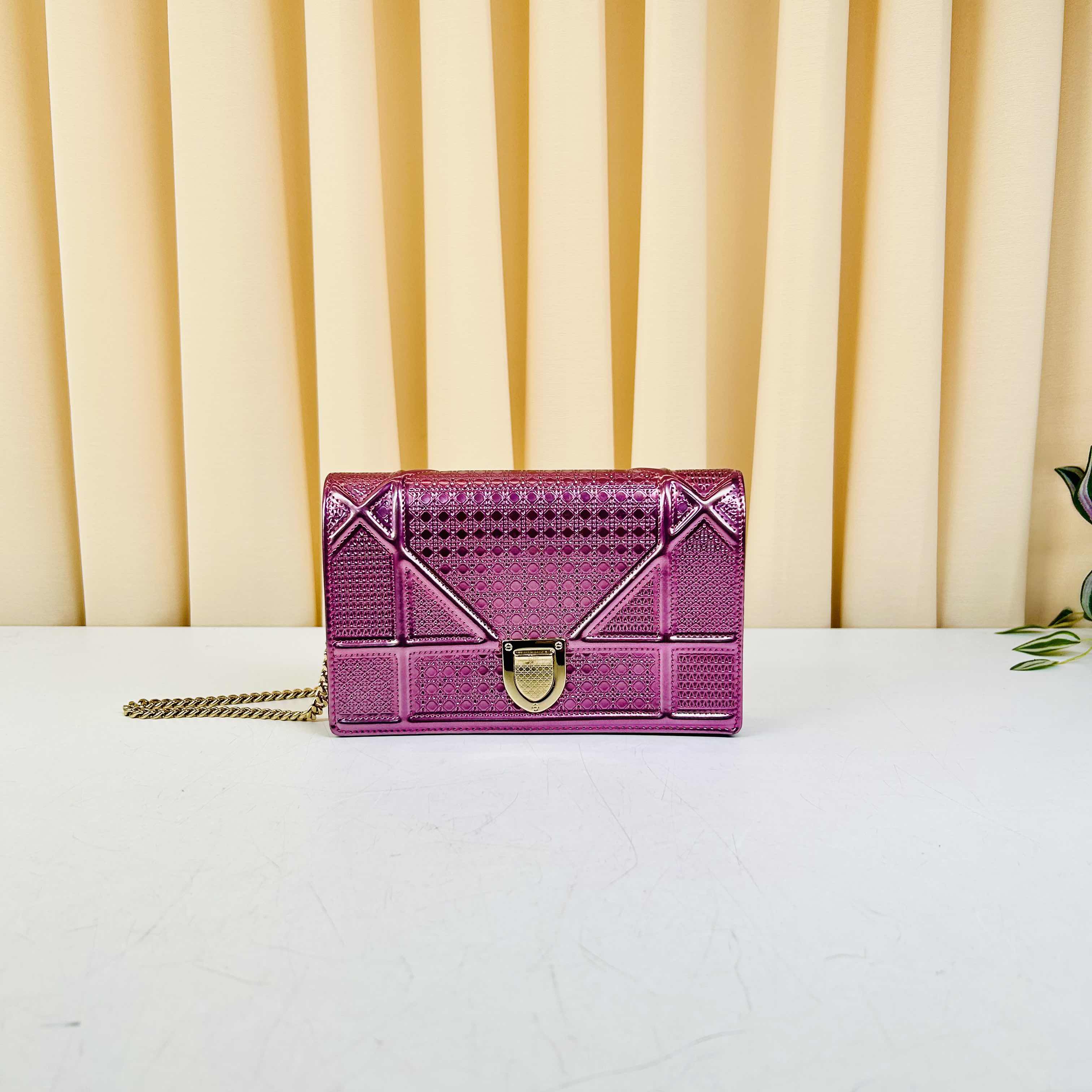 Dior Diorama Wallet on Chain