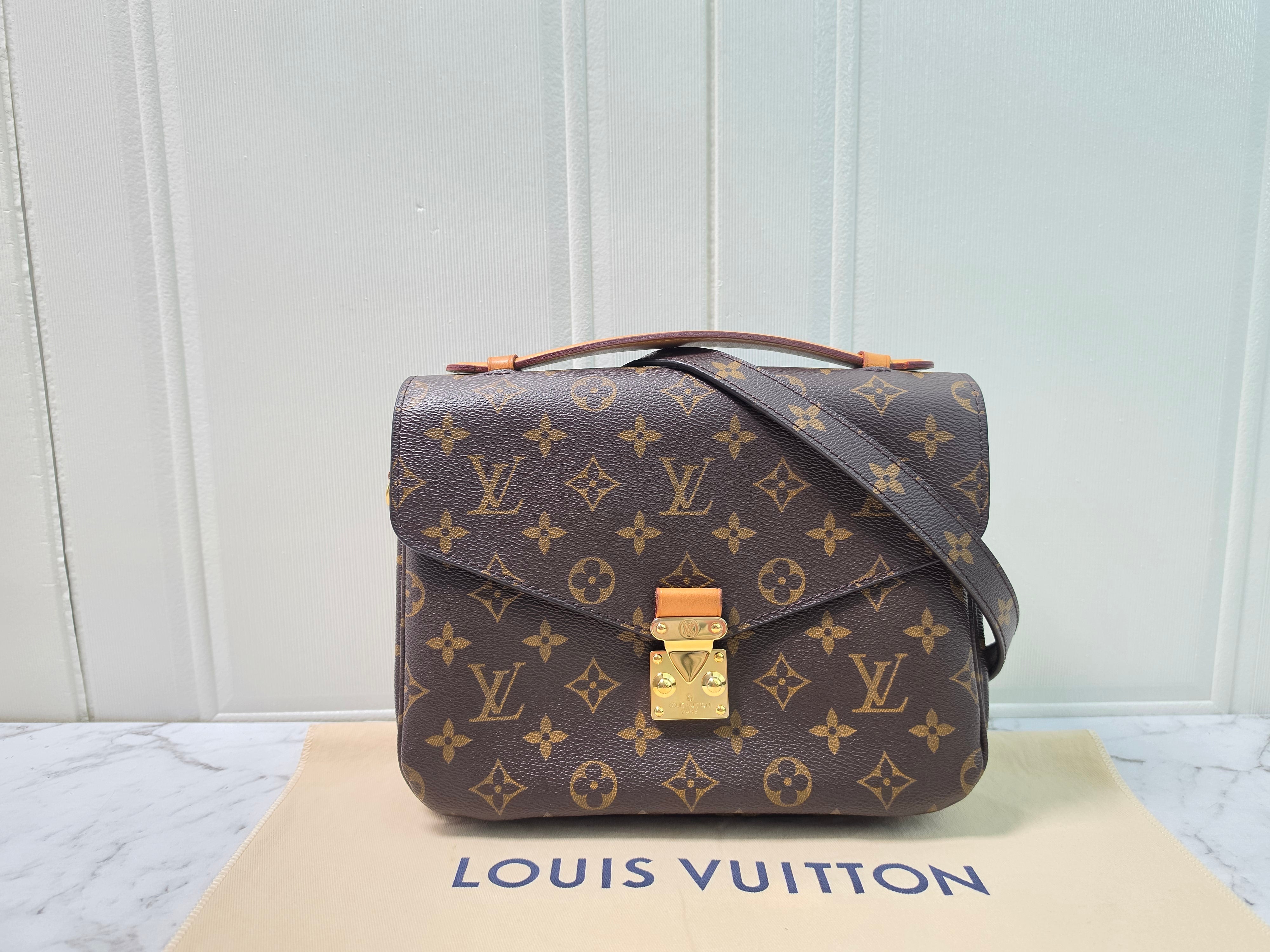 Louis Vuitton Pochette Metis Crossbody Messenger Bag