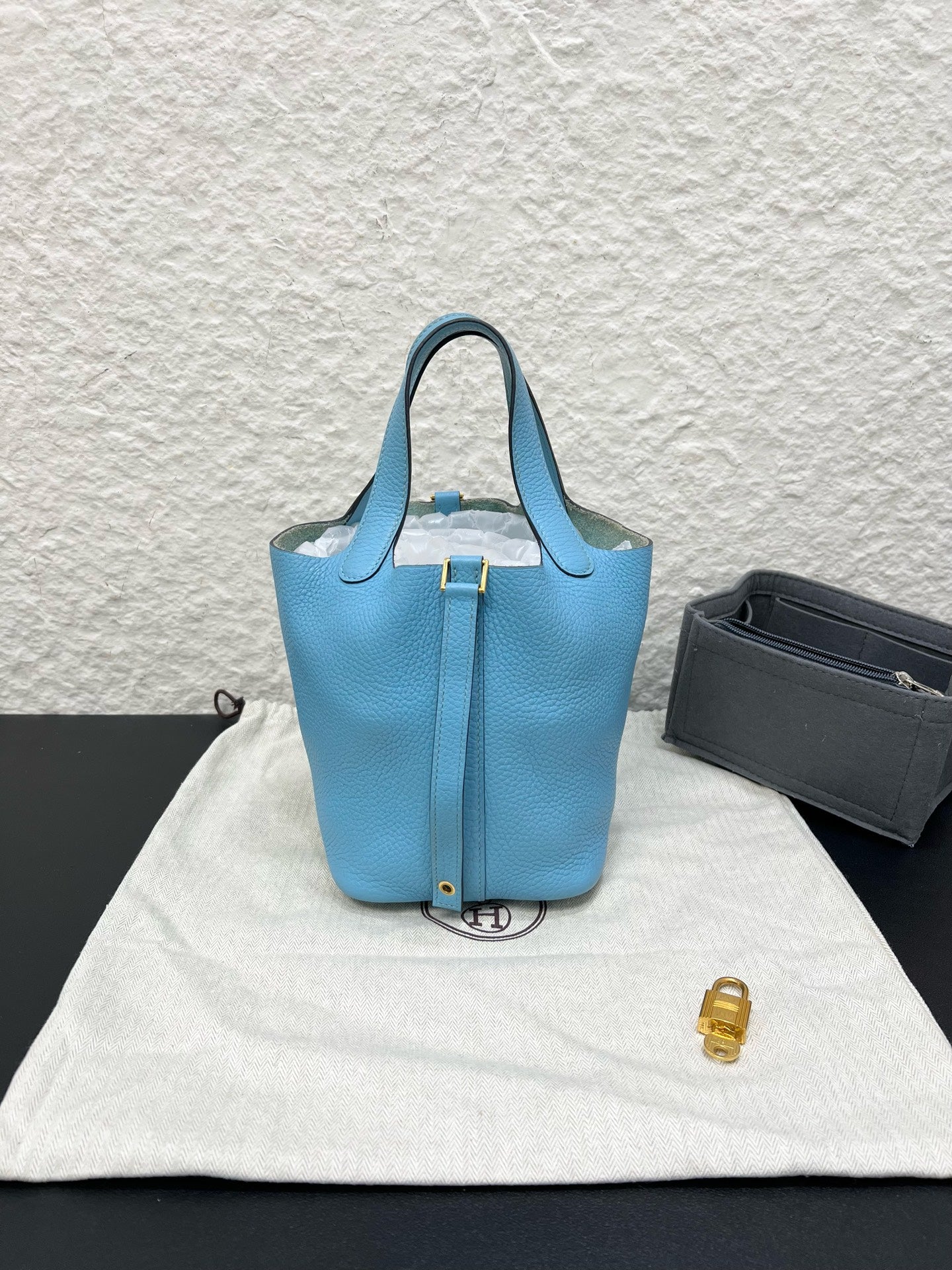 Hermès Picotin Lock 18 D Stamp Bleu Nord