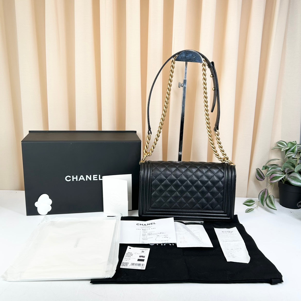 Chanel Le Boy Medium – Black Caviar / Aged Gold