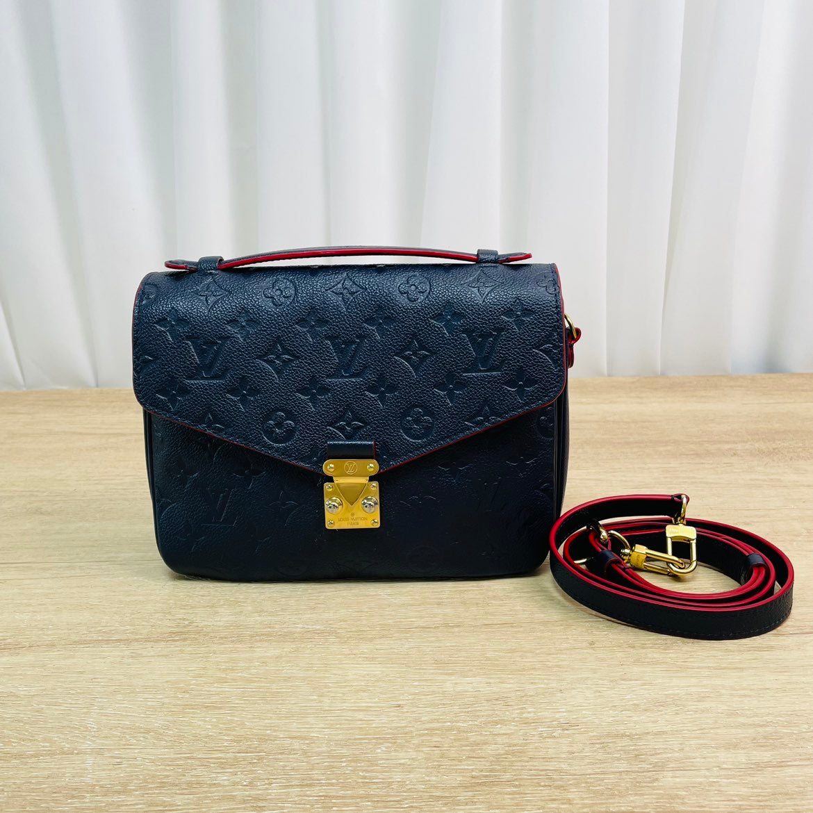 Louis Vuitton Pochette Métis