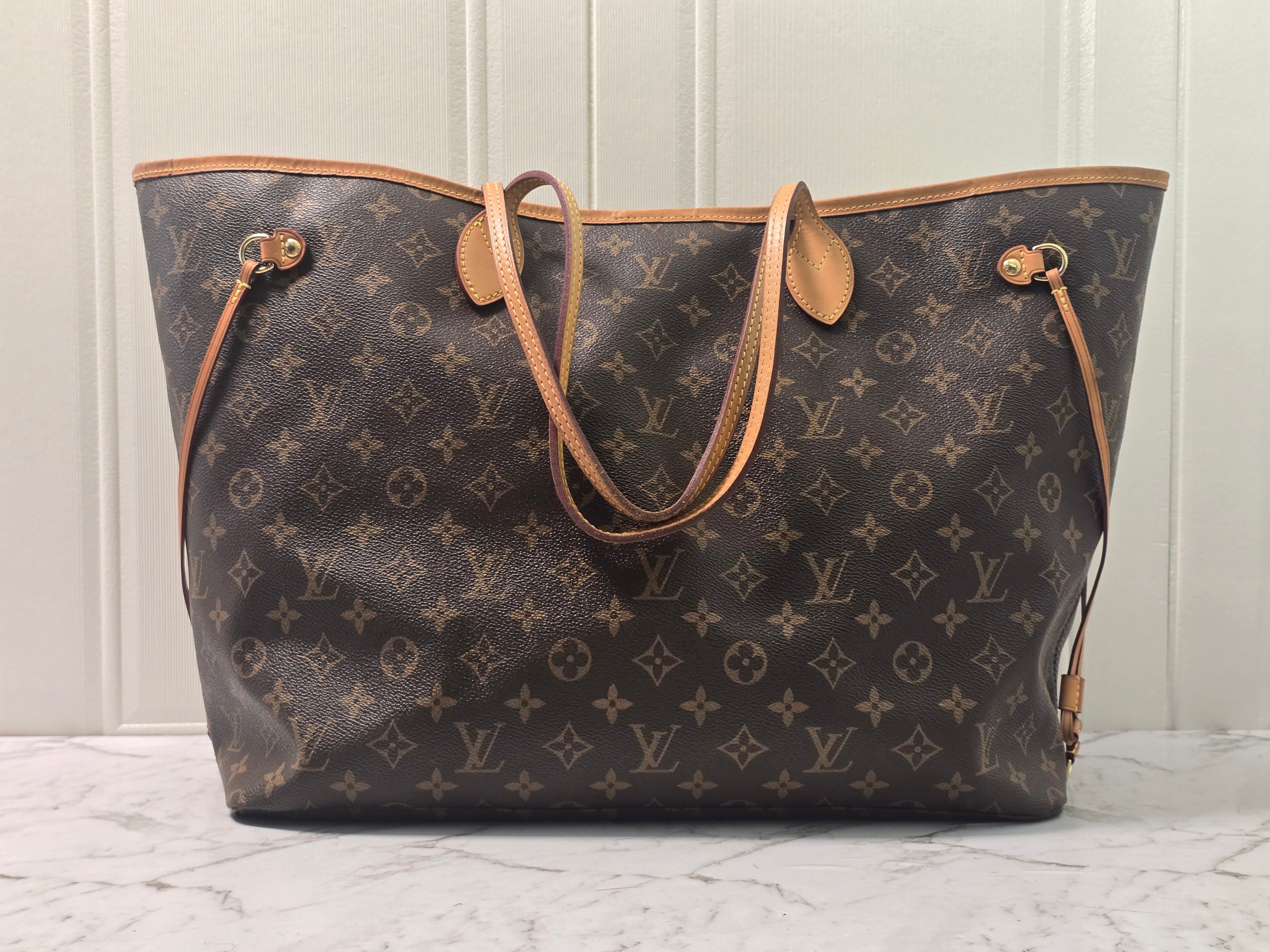 Louis Vuitton Neverfull GM Tote with Pouch