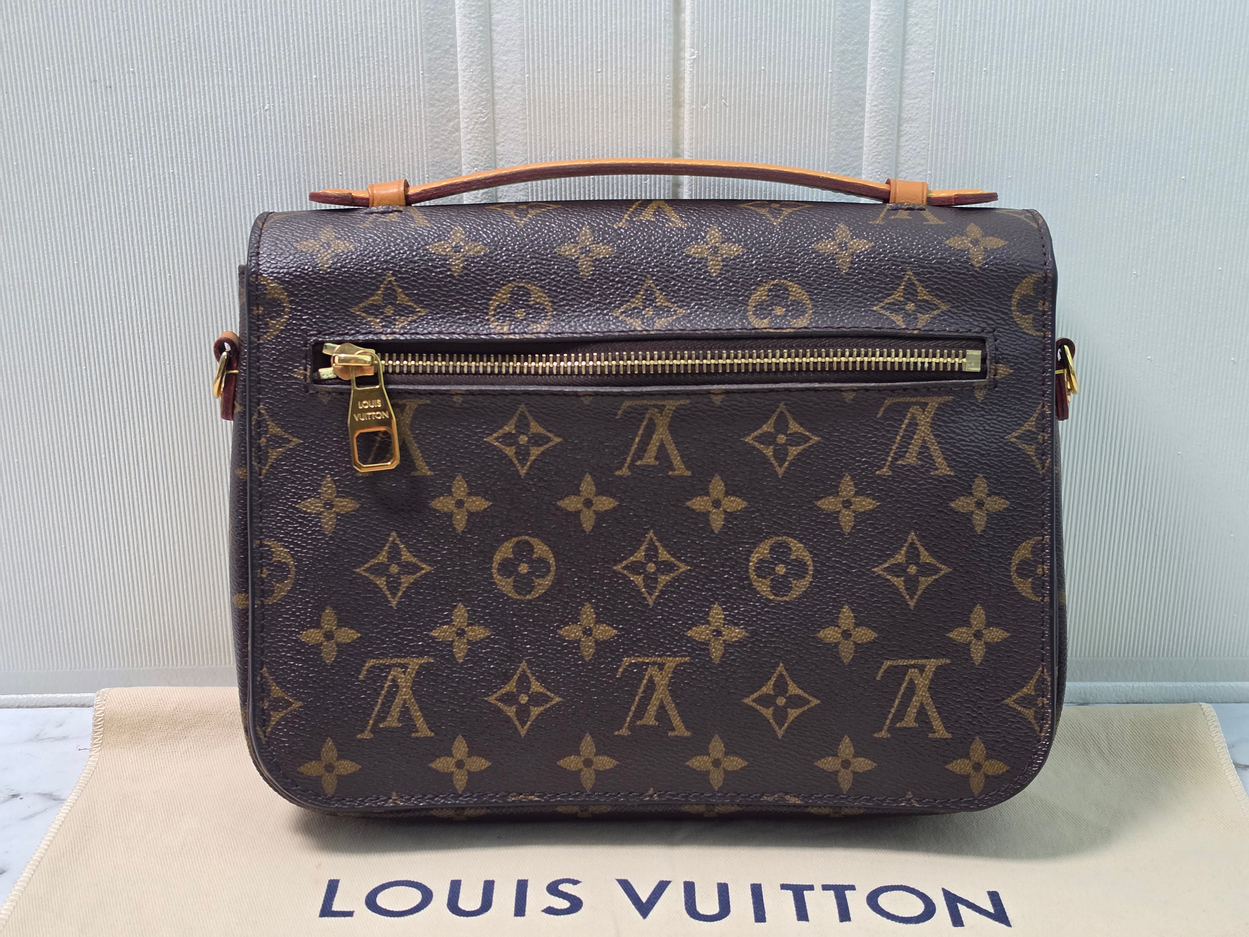 Louis Vuitton Pochette Metis Crossbody Messenger Bag