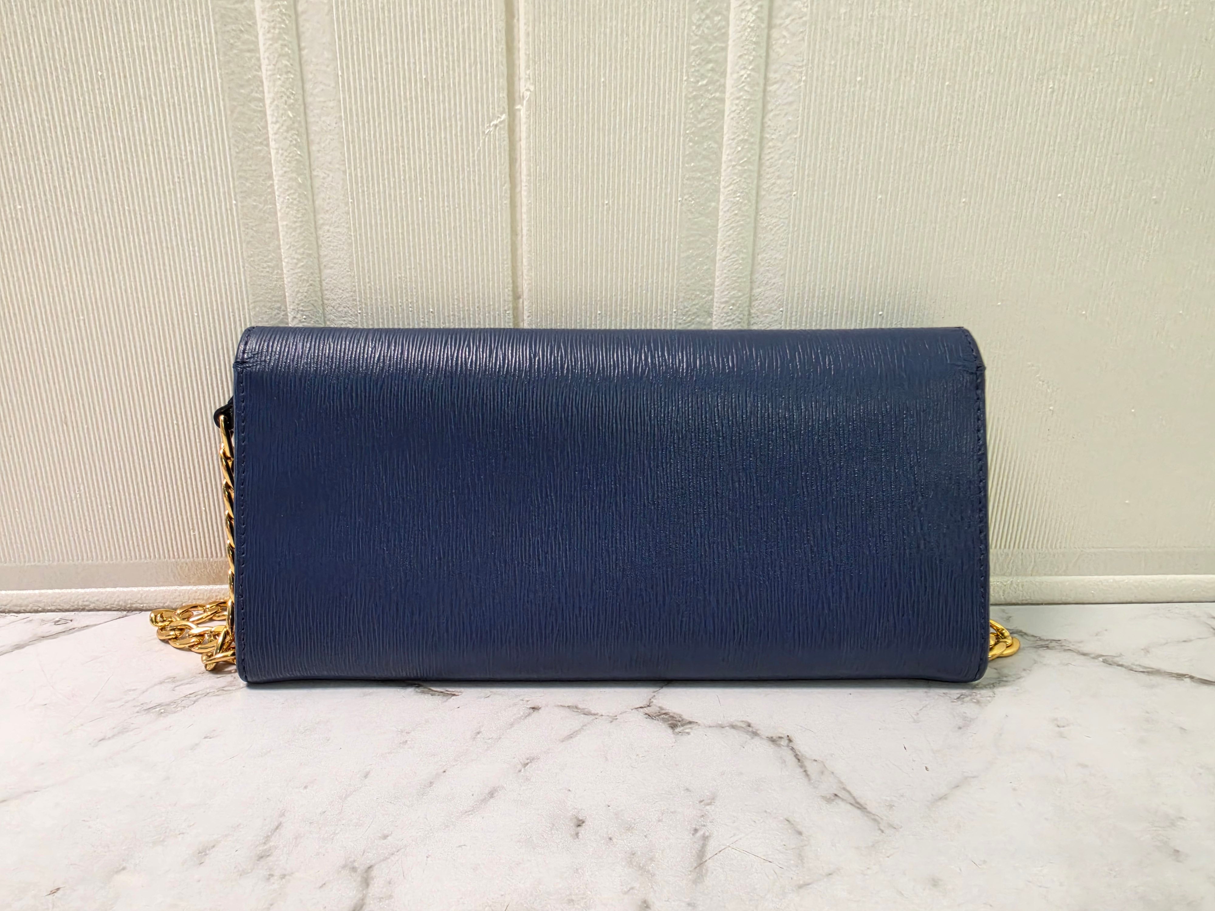 Prada Wallet on Chain